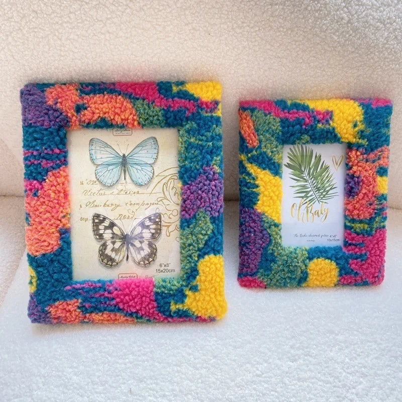 Plush photo frame. Plush plush photo frame. Square hollow tufted stamp embroidered picture frame.6.7.8 "desktop picture frame.