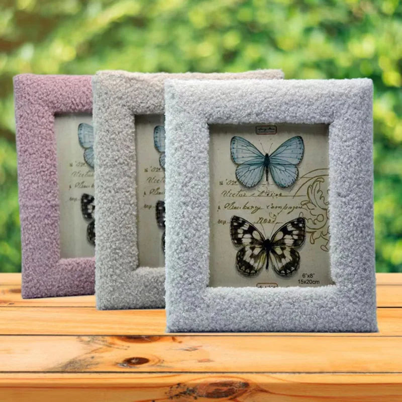 Plush photo frame. Plush plush photo frame. Square hollow tufted stamp embroidered picture frame.6.7.8 "desktop picture frame.