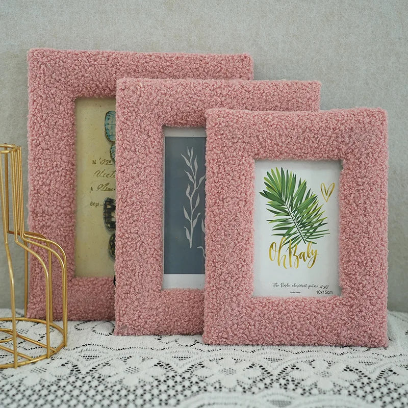 Plush photo frame. Plush plush photo frame. Square hollow tufted stamp embroidered picture frame.6.7.8 "desktop picture frame.