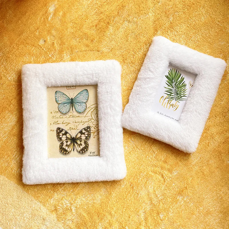 Plush photo frame. Plush plush photo frame. Square hollow tufted stamp embroidered picture frame.6.7.8 "desktop picture frame.