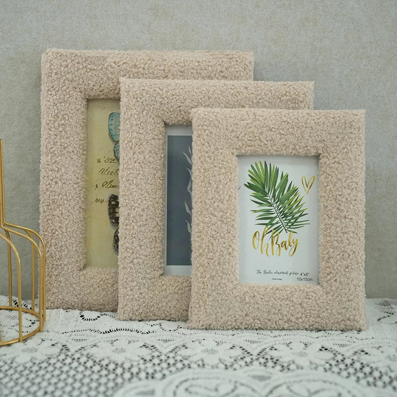 Plush photo frame. Plush plush photo frame. Square hollow tufted stamp embroidered picture frame.6.7.8 "desktop picture frame.