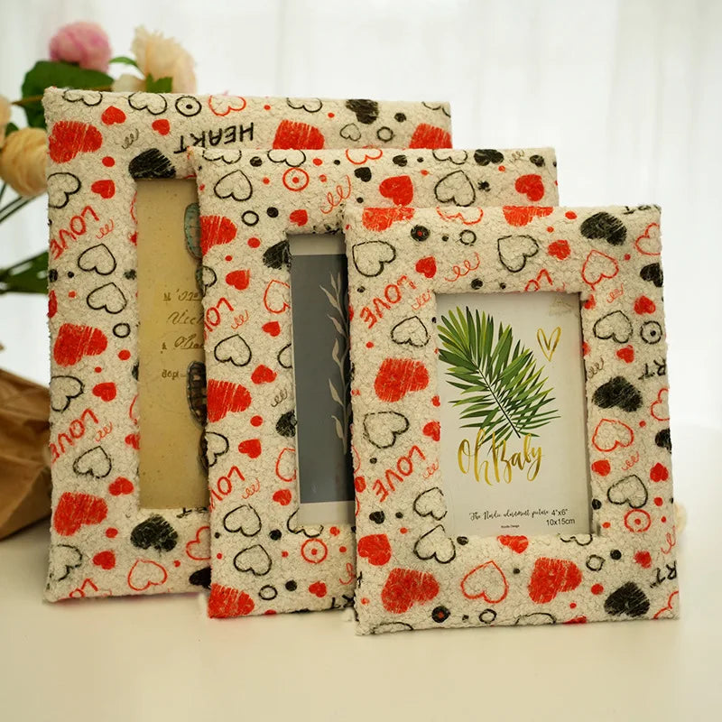 Plush photo frame. Plush plush photo frame. Square hollow tufted stamp embroidered picture frame.6.7.8 "desktop picture frame.