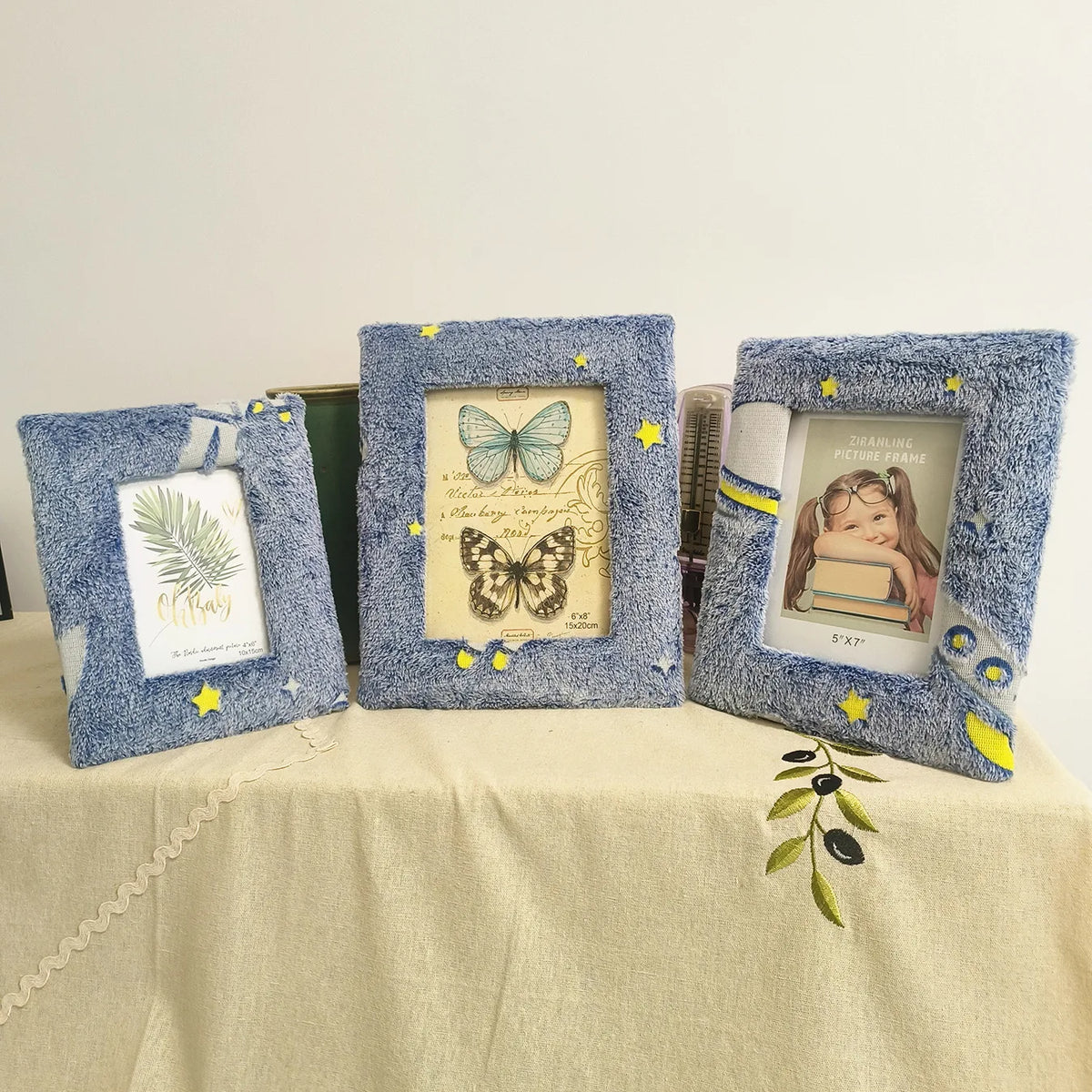 Plush photo frame. Plush plush photo frame. Square hollow tufted stamp embroidered picture frame.6.7.8 "desktop picture frame.