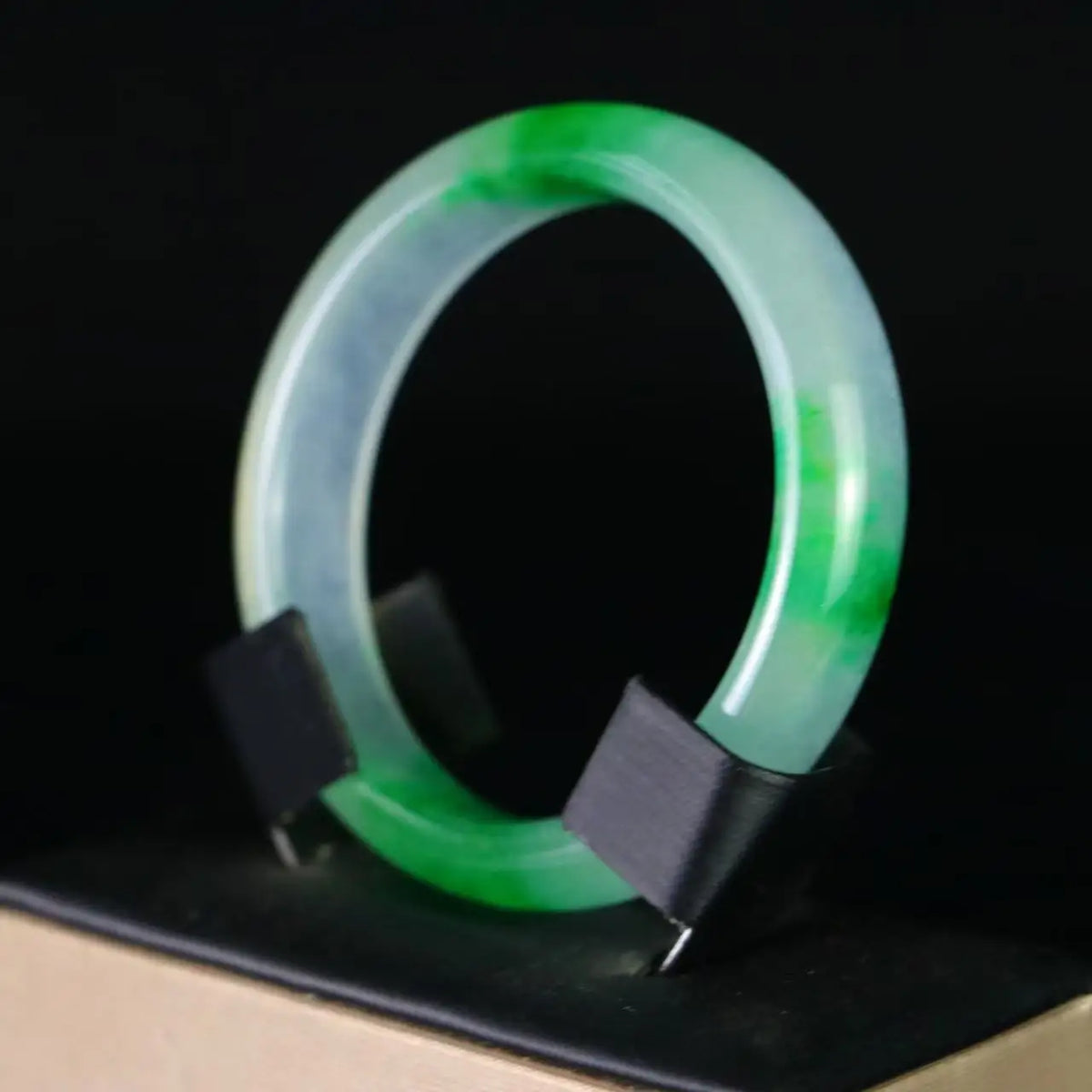Brazalete de Jade Verde Helado – "Aguas Profundas de Hi'ilawe" 🏞️🩵🍃