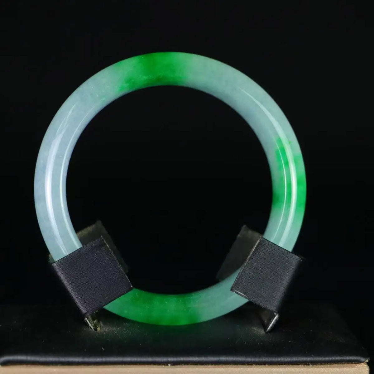 Brazalete de Jade Verde Helado – "Aguas Profundas de Hi'ilawe" 🏞️🩵🍃