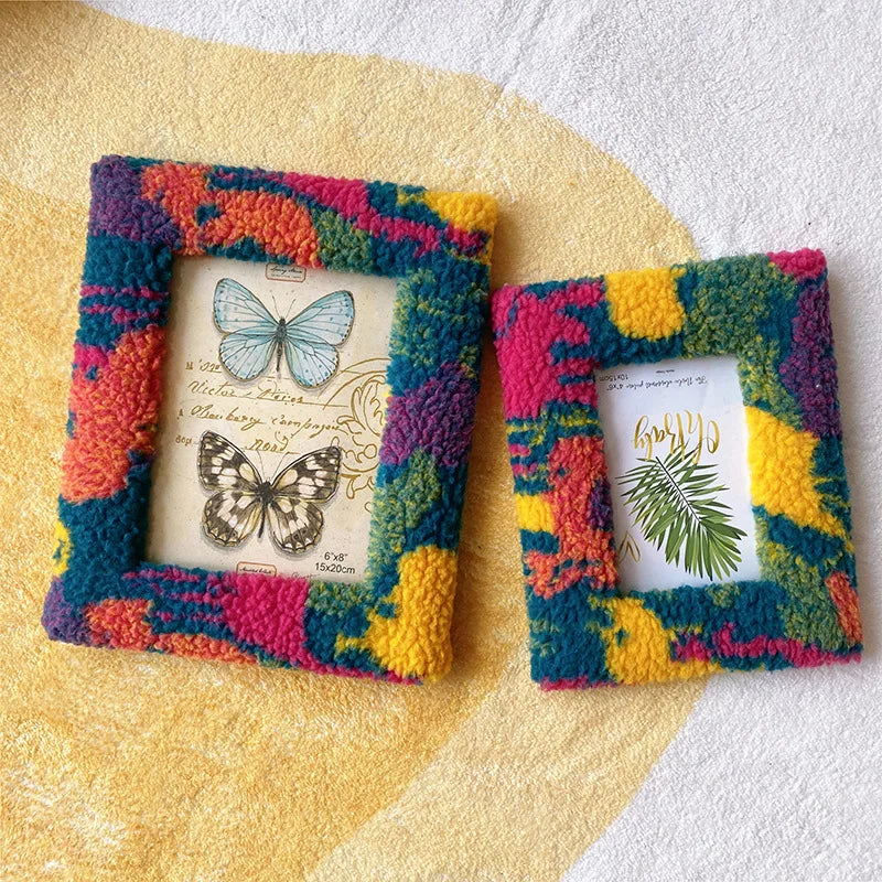 Plush photo frame. Plush plush photo frame. Square hollow tufted stamp embroidered picture frame.6.7.8 "desktop picture frame.