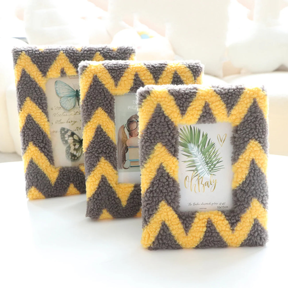 Plush photo frame. Plush plush photo frame. Square hollow tufted stamp embroidered picture frame.6.7.8 "desktop picture frame.